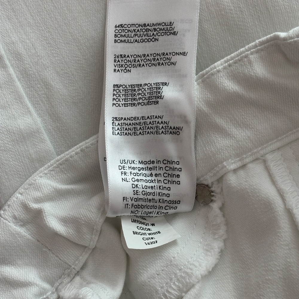 Liverpool Los Angeles "Chloe" Pull-on Bermuda Shorts - White Size 0/25 - Picture 10 of 11